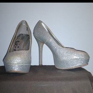 Silver pumps
